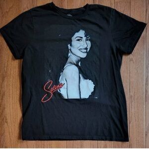 Selena Merch! Queen Selena Tee XL excellent condition!